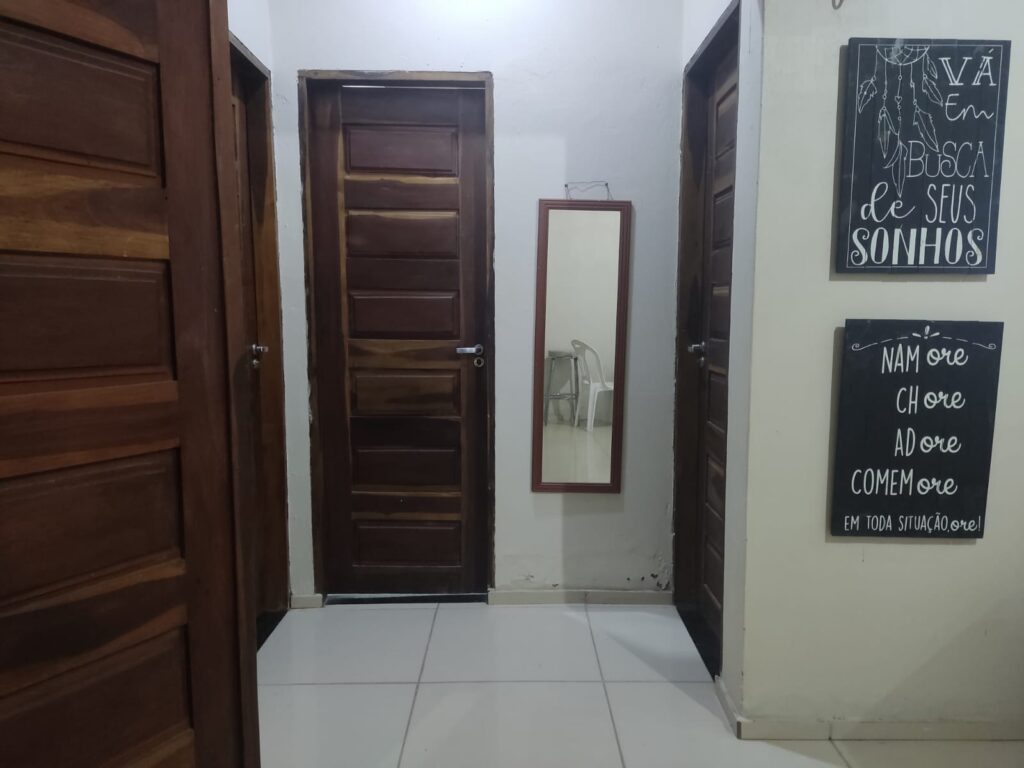 Casa com área de churrasco e freezer em Barra Grande PI.