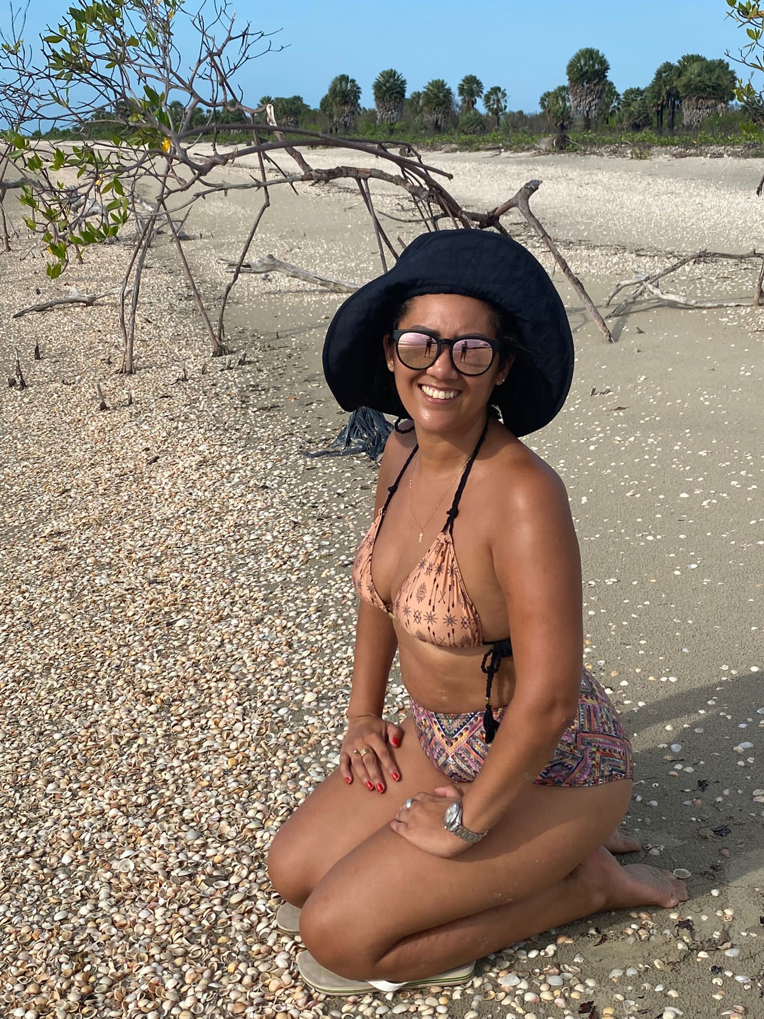 Foto de Janaína Araújo na praia