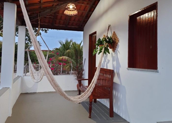 Casa com varanda e redes em Morro Branco PI.